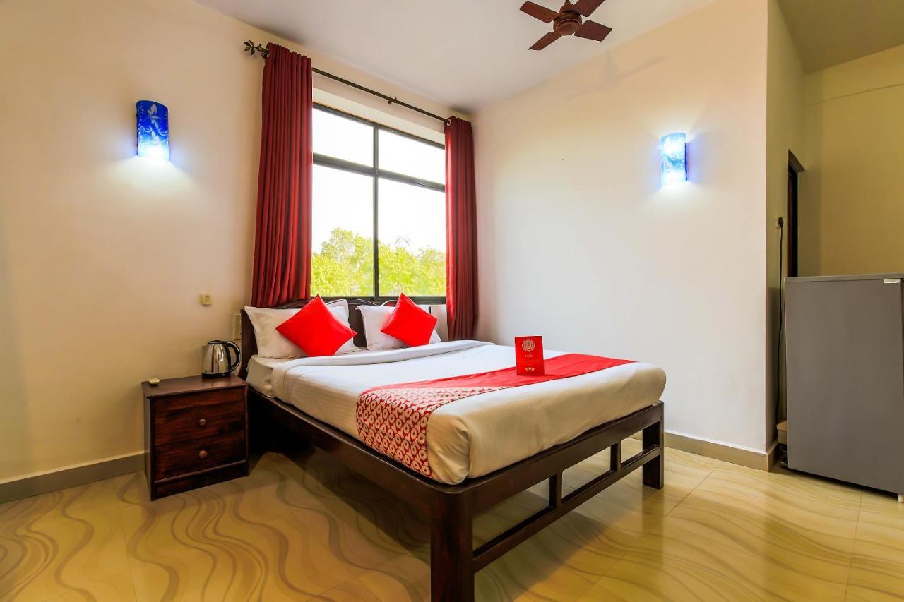 Oyo 13311 The White Feather Hotel 曼德姆 外观 照片