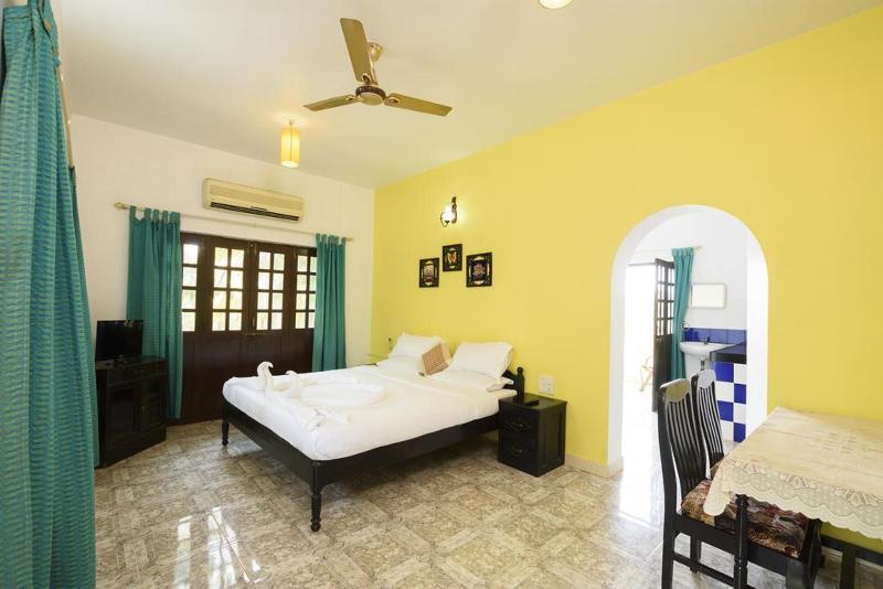 Oyo 13311 The White Feather Hotel 曼德姆 外观 照片